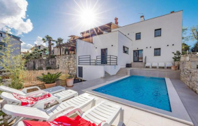 Stunning Home In Funtana